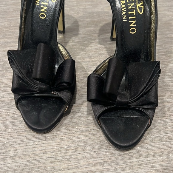 Valentino black satin peeptoe stiletto heels - Picture 5 of 8
